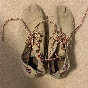 Toms shoes